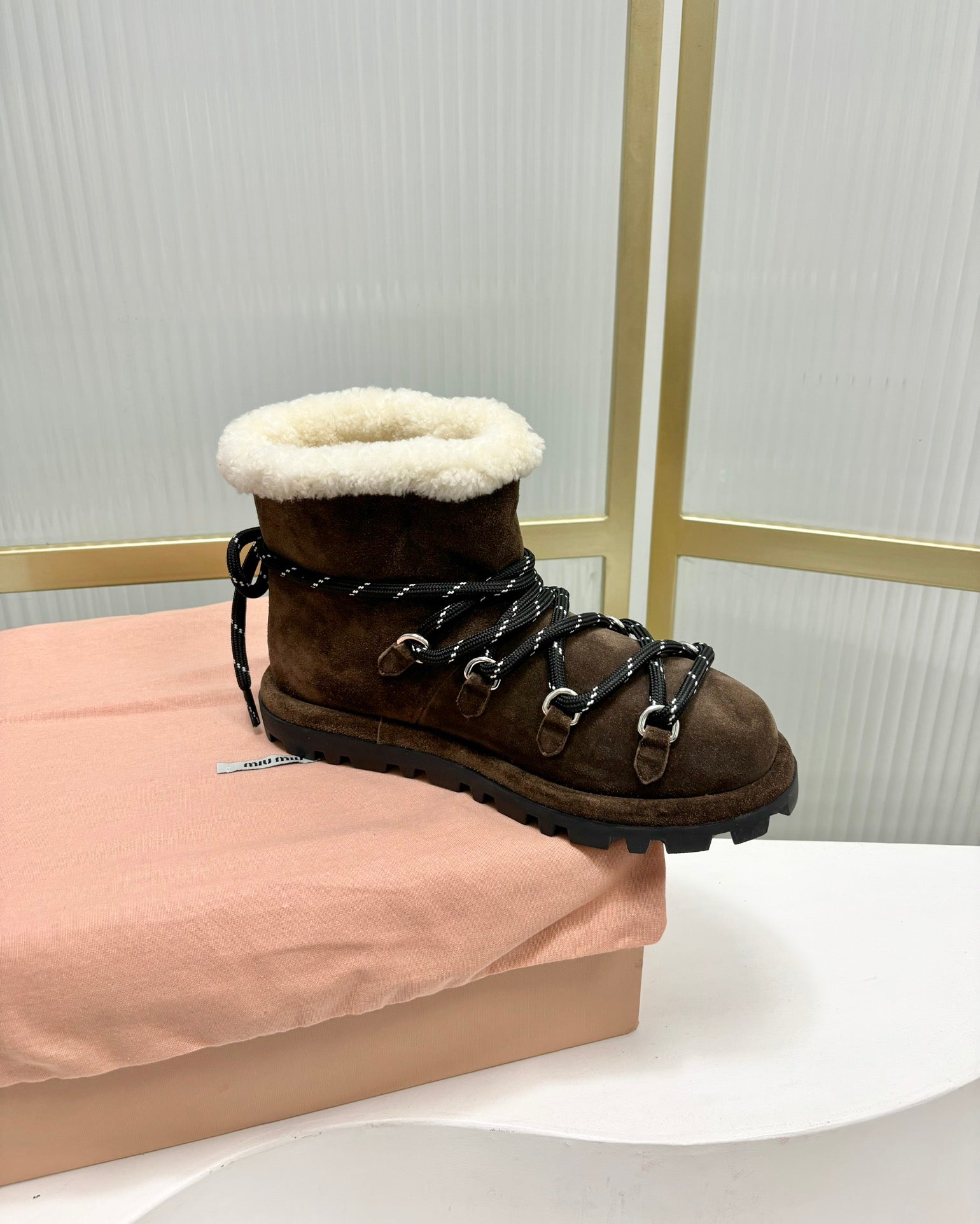 LACE-UP ANKLE BOOTS IN CHOCOLATE SUEDE AND FLEECE LINING