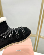 LACE-UP ANKLE BOOTS IN BLACK SUEDE AND FLEECE LINING
