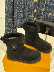 CHUNKY SOLE SNOW BOOTS IN BLACK SUEDE AND WOOL