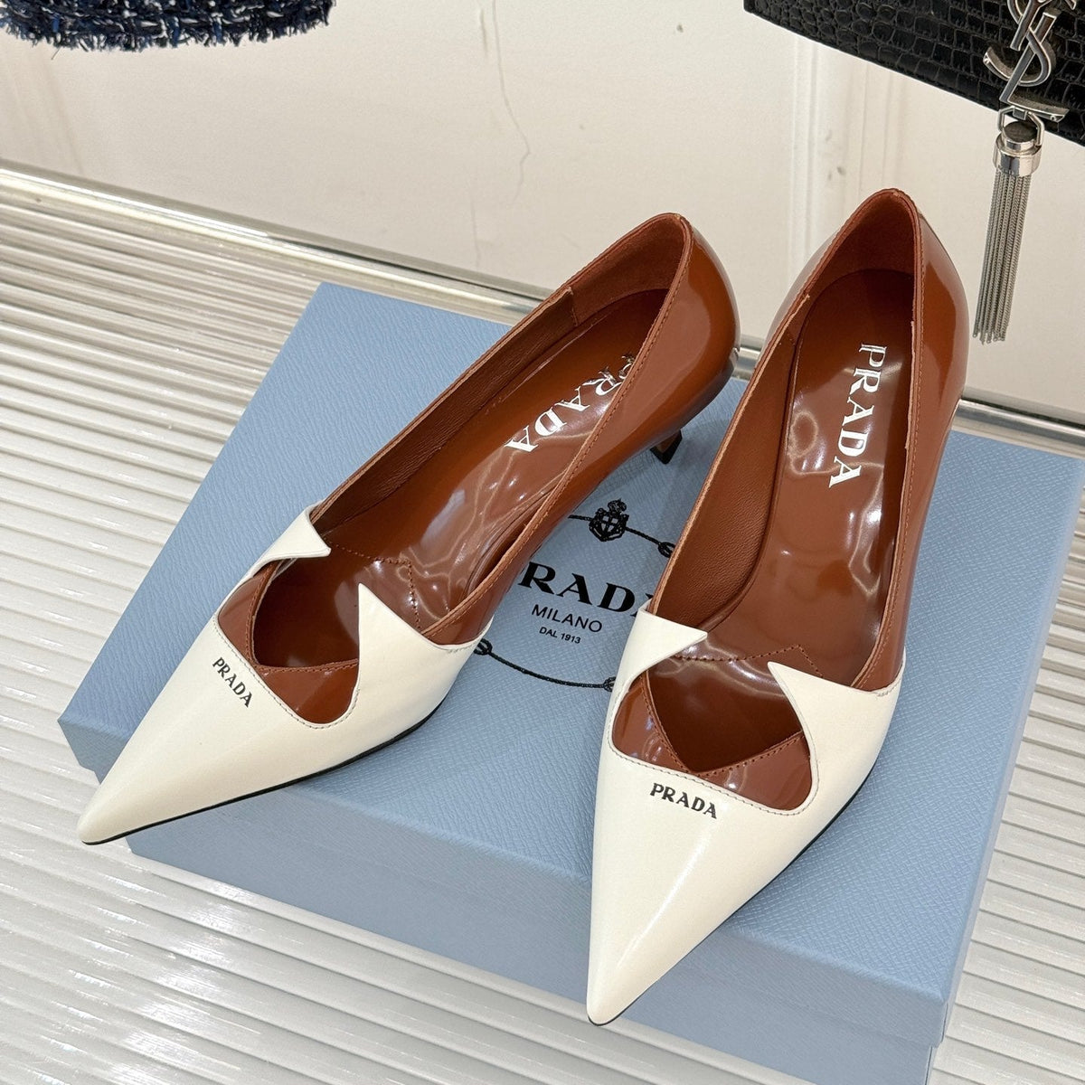 KITTEN HEEL PUMPS IN WHITE MIX BROWN CALFSKIN