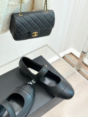FLAT SHOES IN BLACK LAMBSKIN GOLD HARDWARE