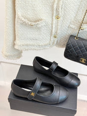 FLAT SHOES IN BLACK LAMBSKIN GOLD HARDWARE