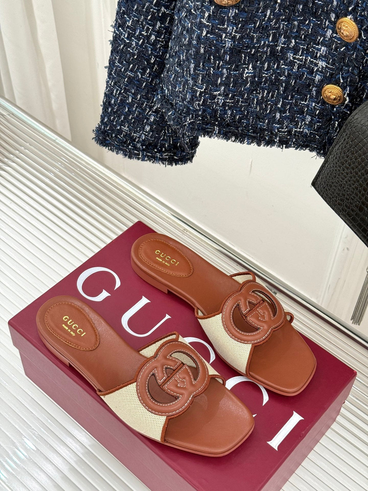 SLIDE SANDALS IN BROWN AND CREAM WHITE CALFSKIN