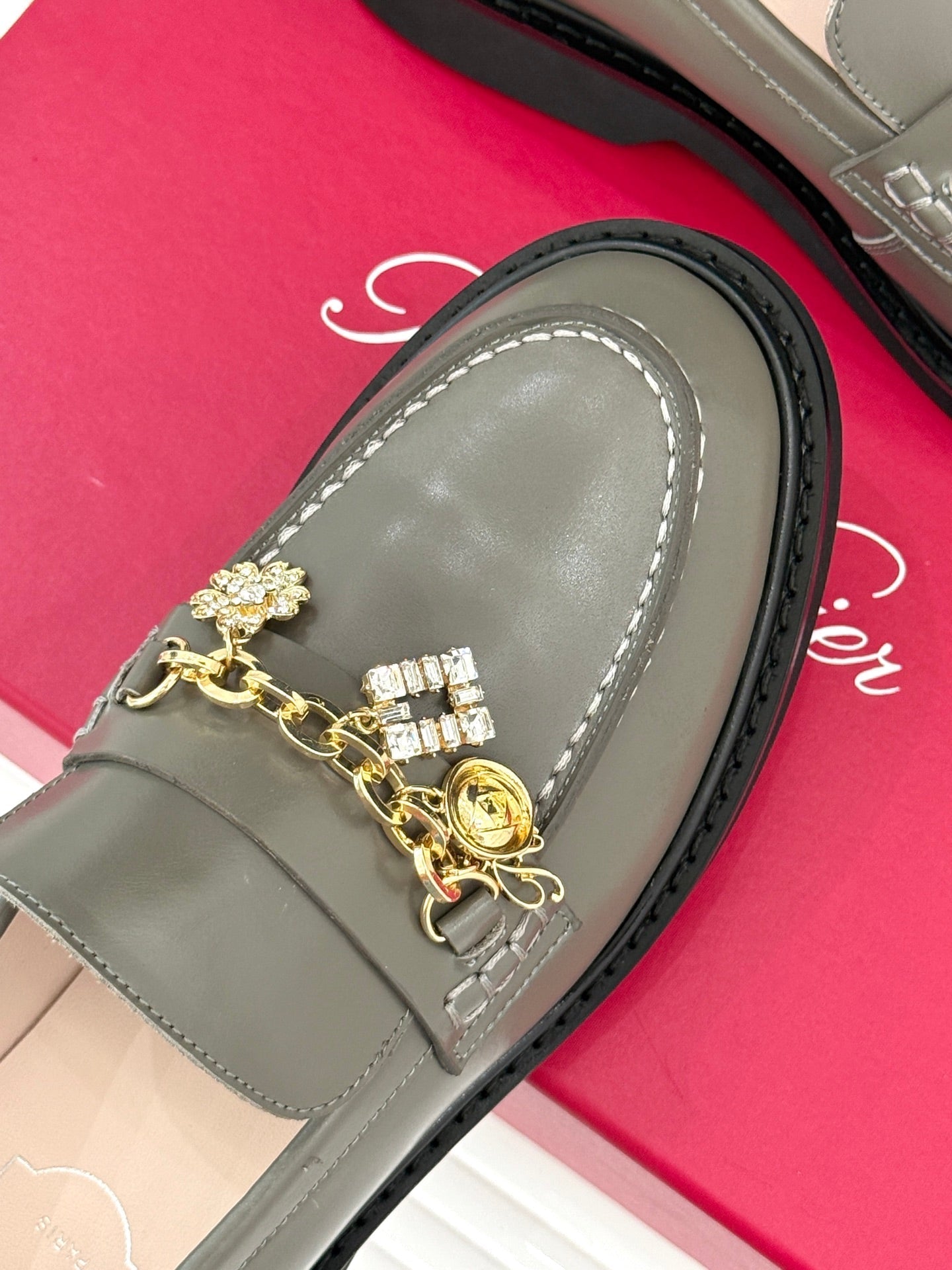 ROGER VIVIER 25S RANGERS CHAIN LOAFER IN OLIVE GRAY CALFSKIN