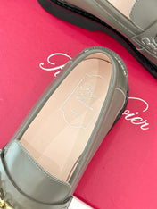 ROGER VIVIER 25S RANGERS CHAIN LOAFER IN OLIVE GRAY CALFSKIN