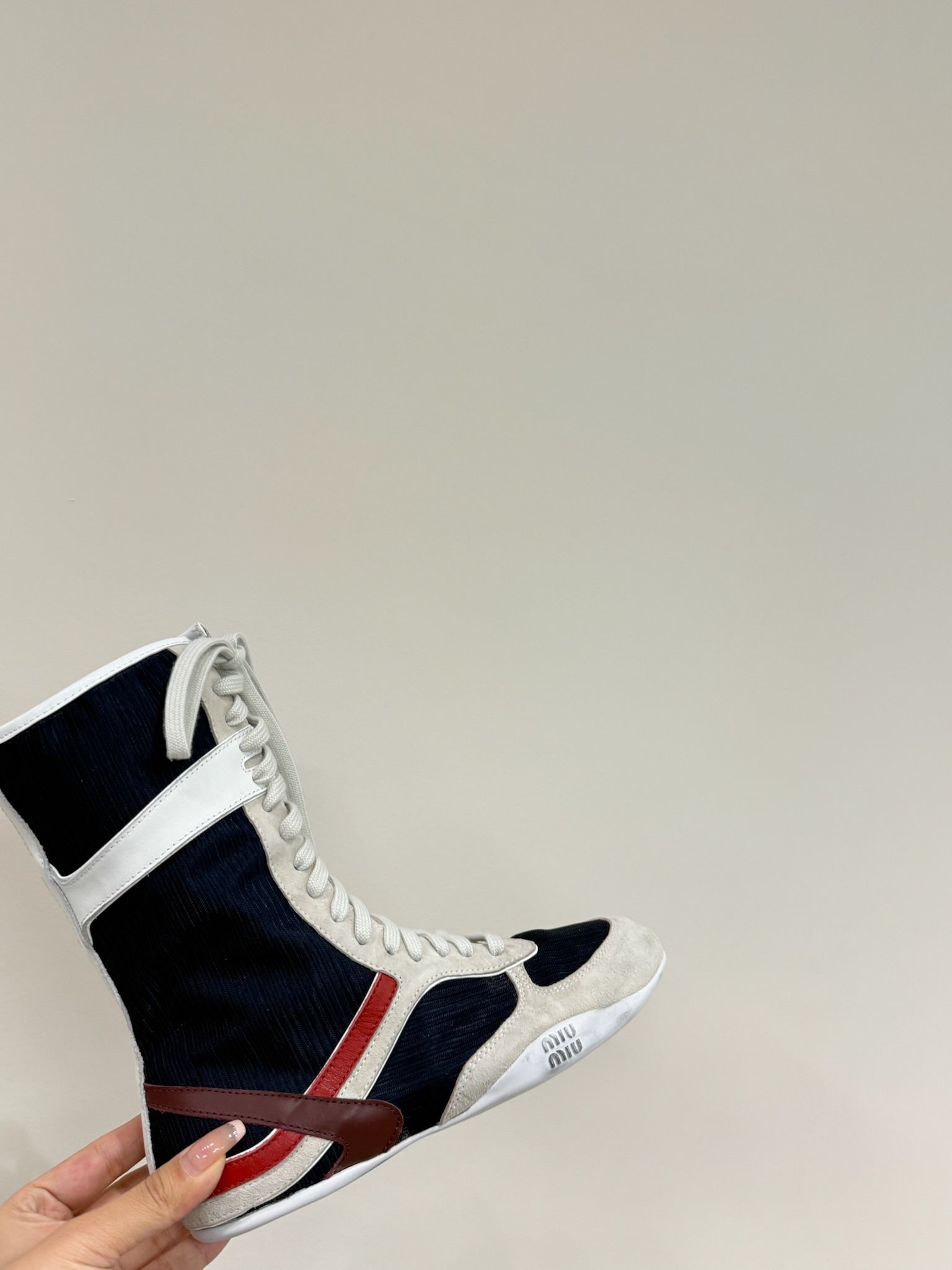 LACE-UP BOOTS IN BEIGE SUEDE AND NAVY MESH