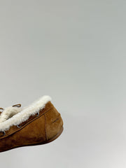 LACE-UP LOAFERS IN TAWNY BROWN SUEDE AND WHITE FLEECE LINING