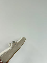 LACE-UP LOAFERS IN BEIGE SUEDE AND WHITE FLEECE LINING
