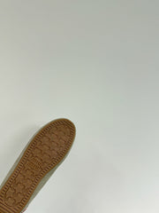 LACE-UP LOAFERS IN BEIGE SUEDE AND WHITE FLEECE LINING