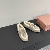 LACE-UP LOAFERS IN BEIGE SUEDE AND WHITE FLEECE LINING