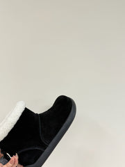ANKLE BOOTS IN BLACK SUEDE AND FLEECE LINING