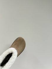 ANKLE BOOTS IN DESERT BROWN SUEDE AND FLEECE LINING