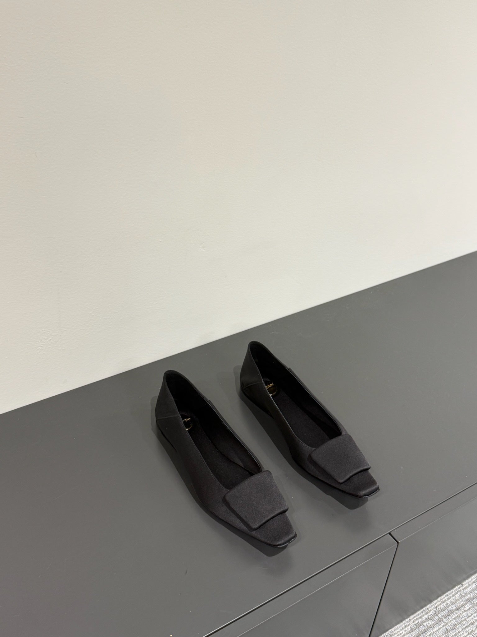 BALLERINA FLATS IN BLACK SATIN