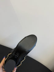 CC BOOTS IN BLACK CALFSKIN WITH CHAIN
