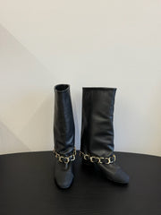 CC BOOTS IN BLACK CALFSKIN WITH CHAIN