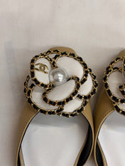 CHANEL 26S SLINGBACK FLATS IN BEIGE CALFSKIN CAMELLIA PEARL