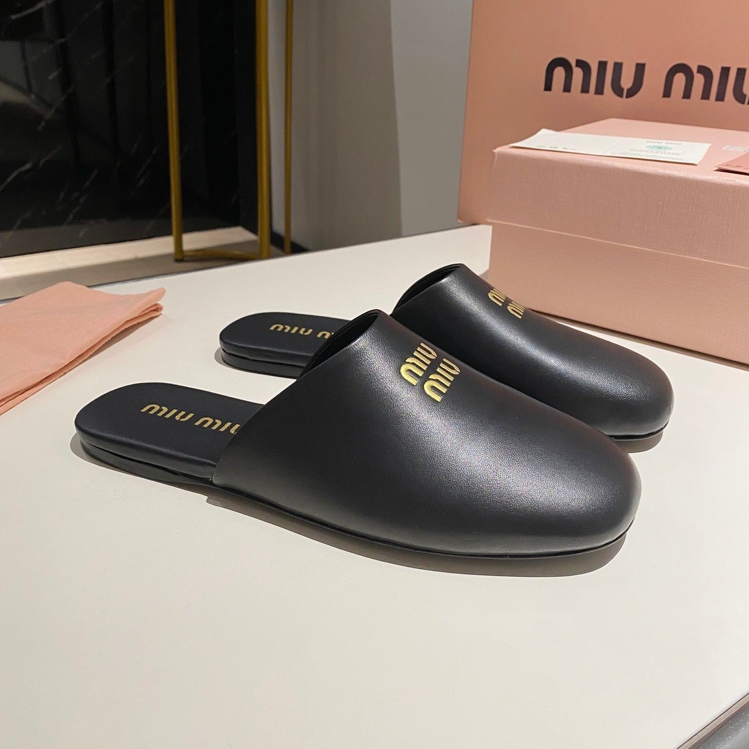 MULES SLIPPERS RETRO BLACK COWHIDE