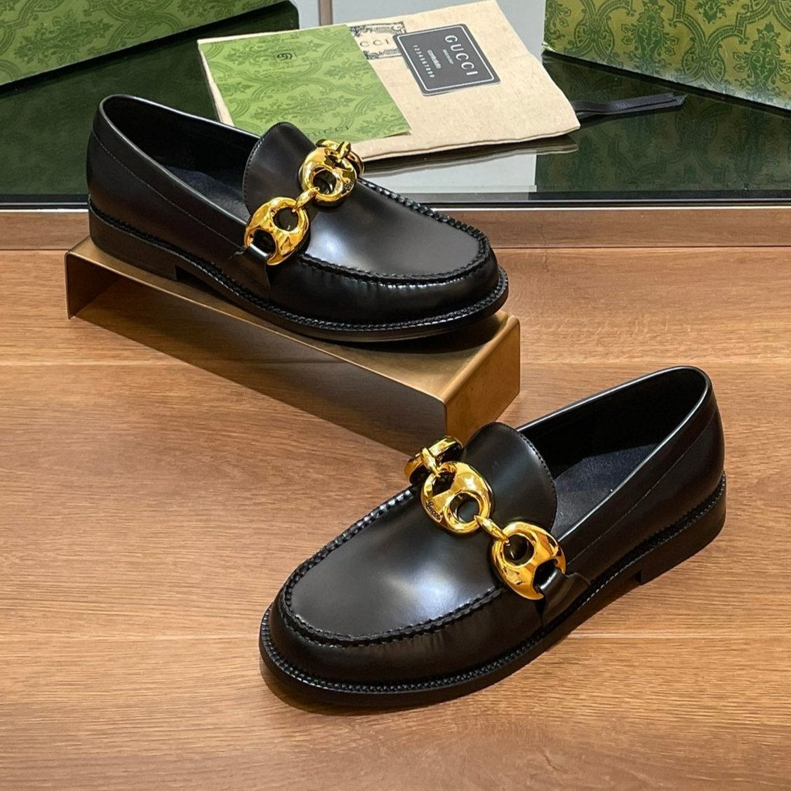 GG LOAFER SHOES IN BLACK CALFSKIN WITH GOLD HARDWARE