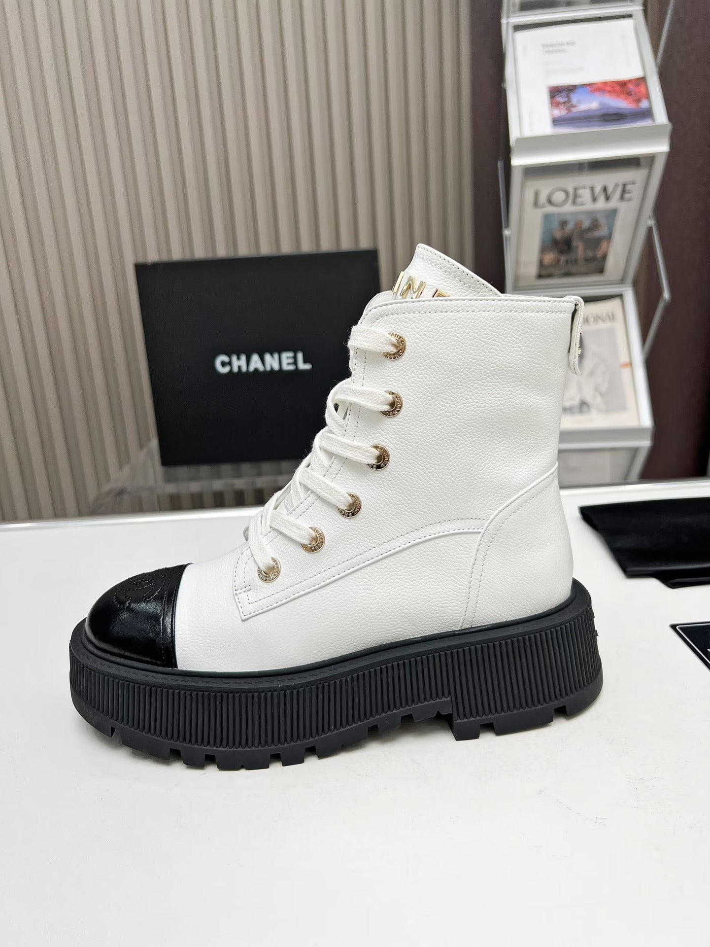 SHORT BOOTS IN WHITE MIX BLACK COWHIDE