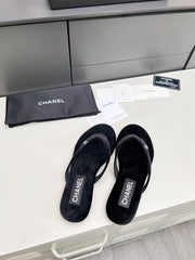 THONG SLIPPERS IN BLACK VELVET