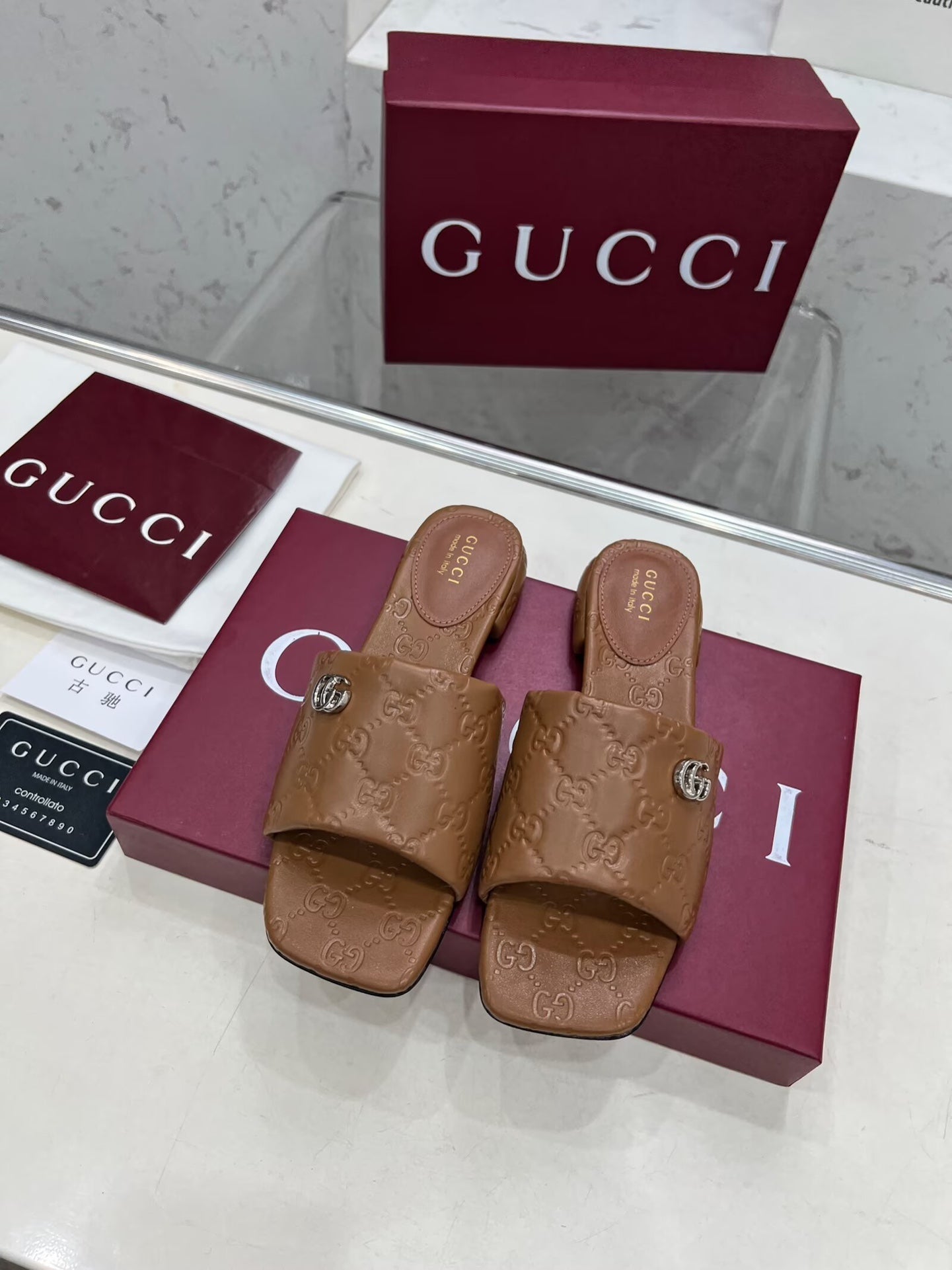 GG CASUAL SLIPPERS IN BROWN CALFSKIN LOGO EMBOSSING