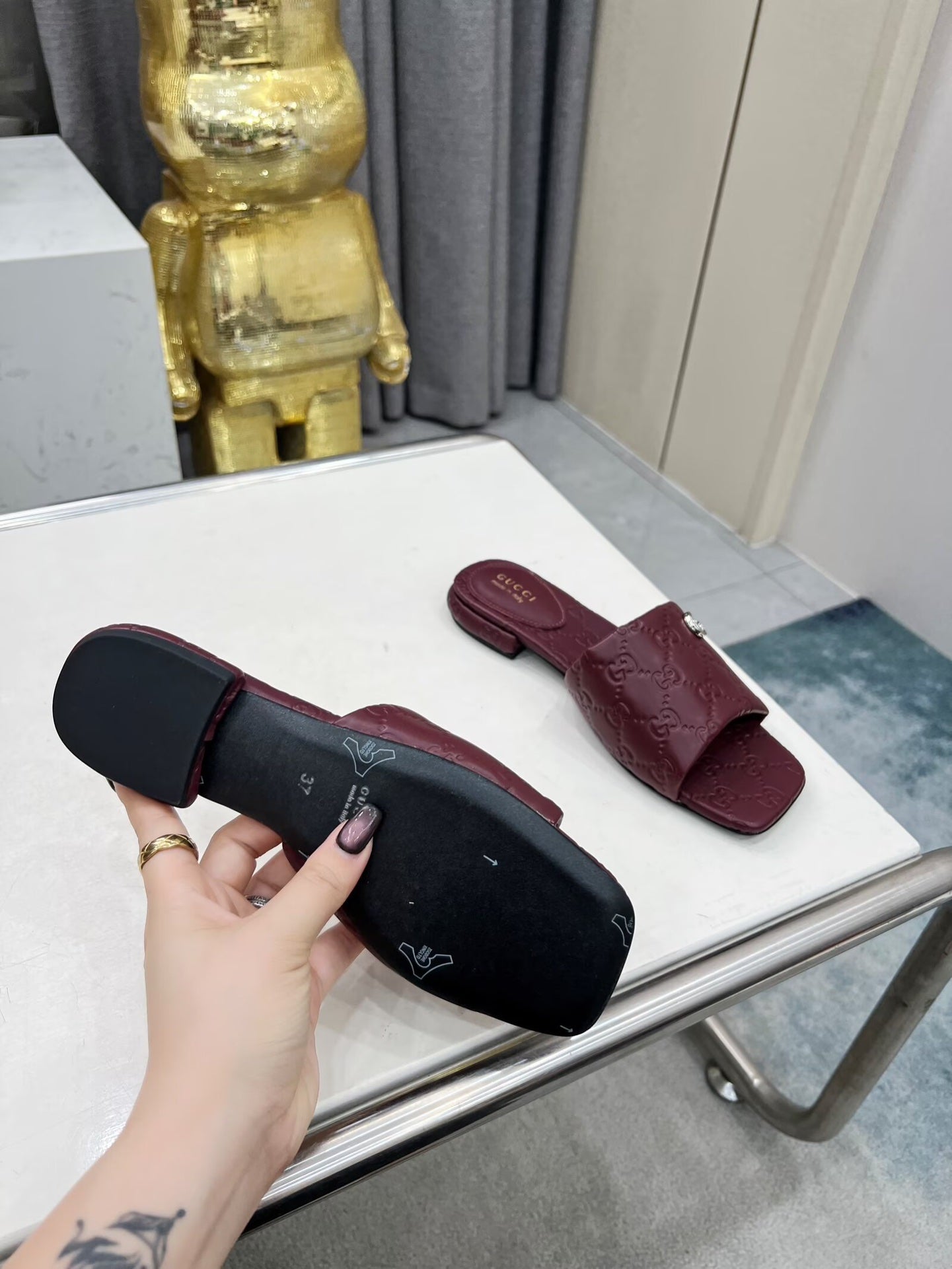 GG CASUAL SLIPPERS IN BURGUNDY RED CALFSKIN LOGO EMBOSSING