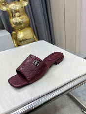 GG CASUAL SLIPPERS IN BURGUNDY RED CALFSKIN LOGO EMBOSSING