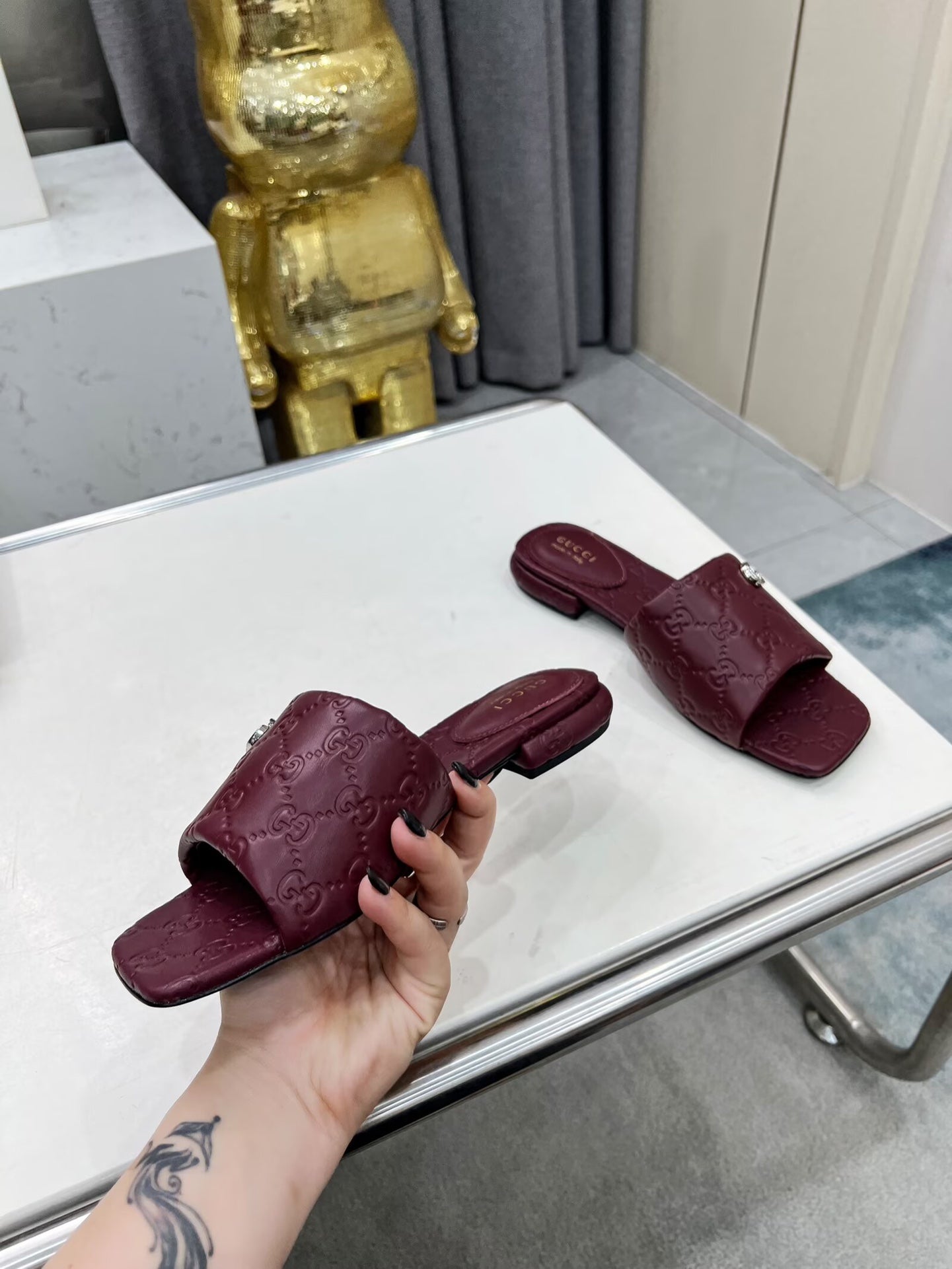 GG CASUAL SLIPPERS IN BURGUNDY RED CALFSKIN LOGO EMBOSSING