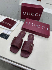 GG CASUAL SLIPPERS IN BURGUNDY RED CALFSKIN LOGO EMBOSSING