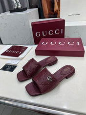 GG CASUAL SLIPPERS IN BURGUNDY RED CALFSKIN LOGO EMBOSSING