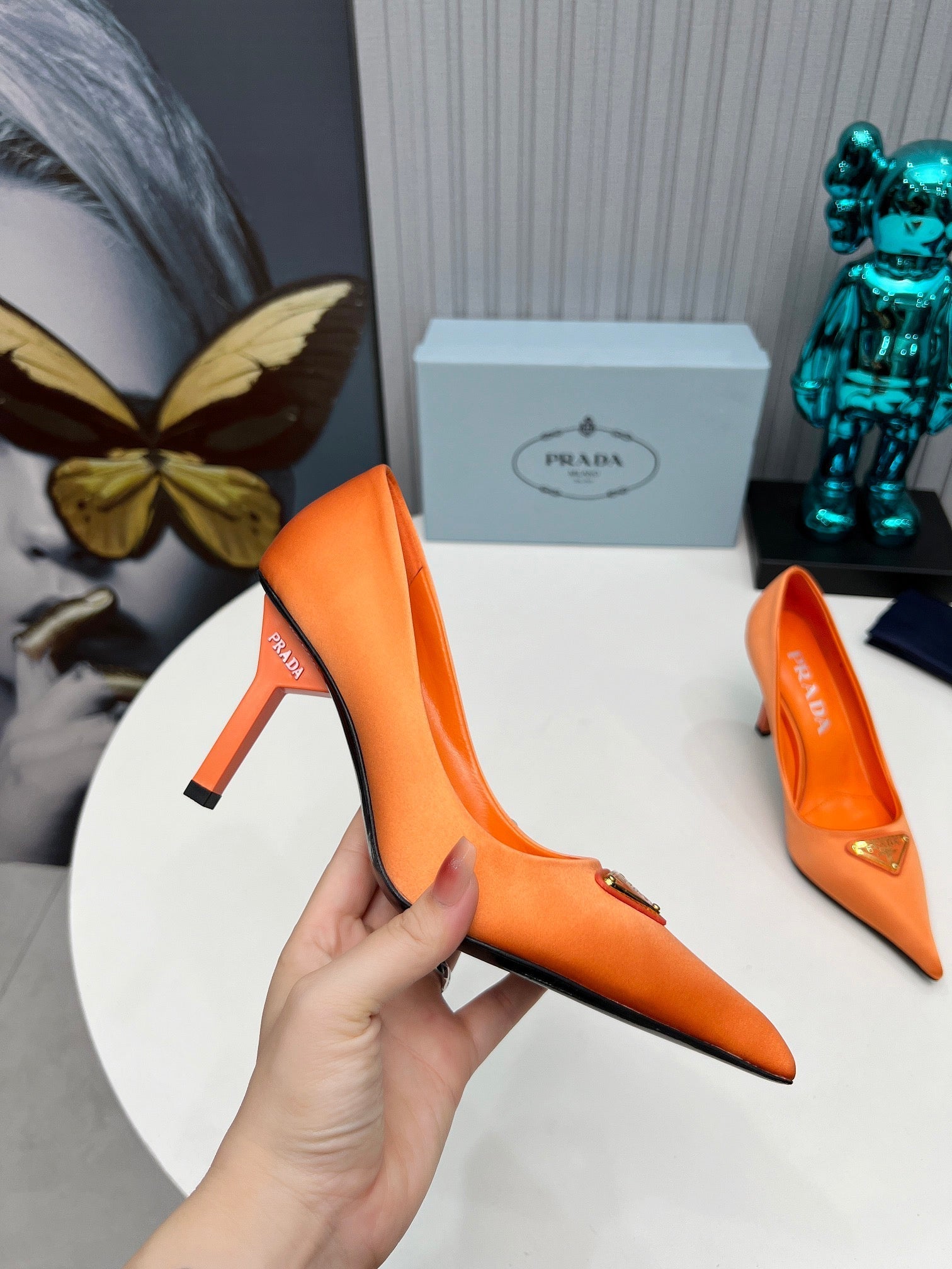 HIGH-HEEL PUMPS IN PUMPSKIN ORANGE SATIN