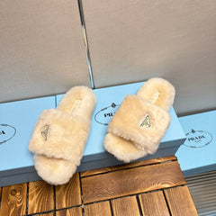 THICK-SOLED FUR SLIDES TUSCAN BEIGE WITH TRIANGLE LOGO