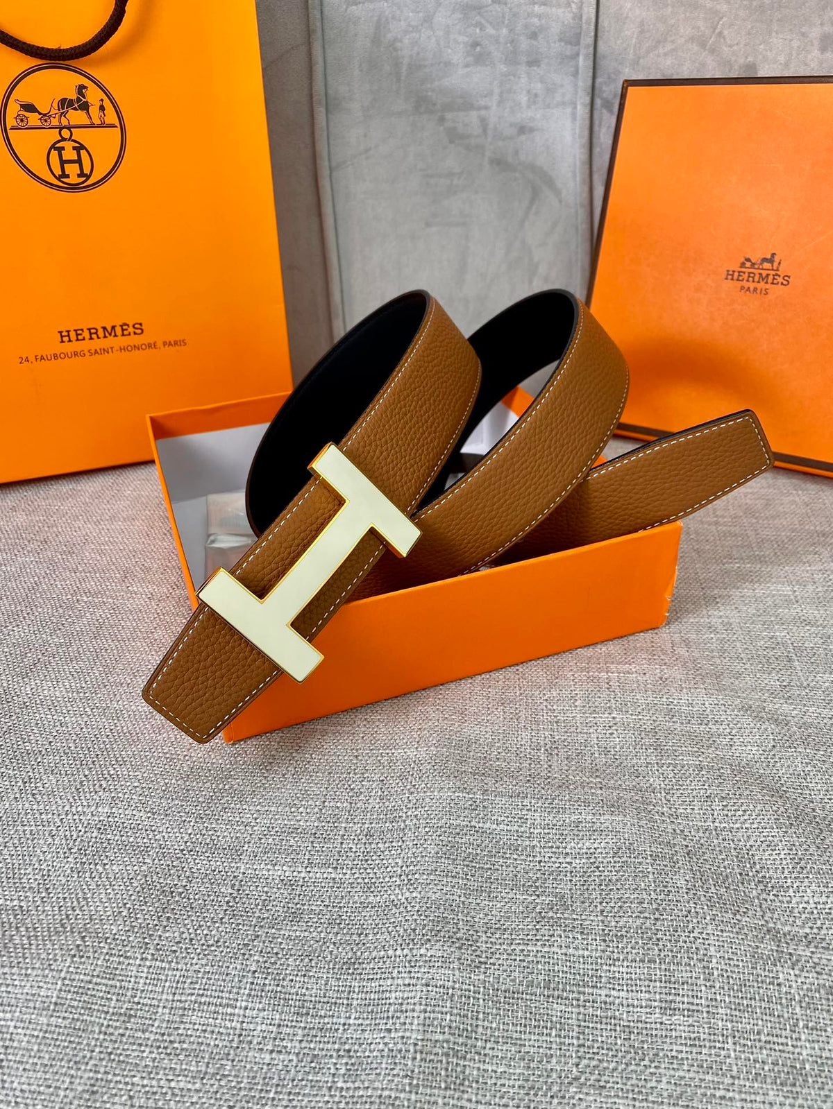 HM CONSTANCE BELT BUCKLE & REVERSIBLE TAWNY BROWN LEATHER STRAP 38MM GOLD HARDWARE