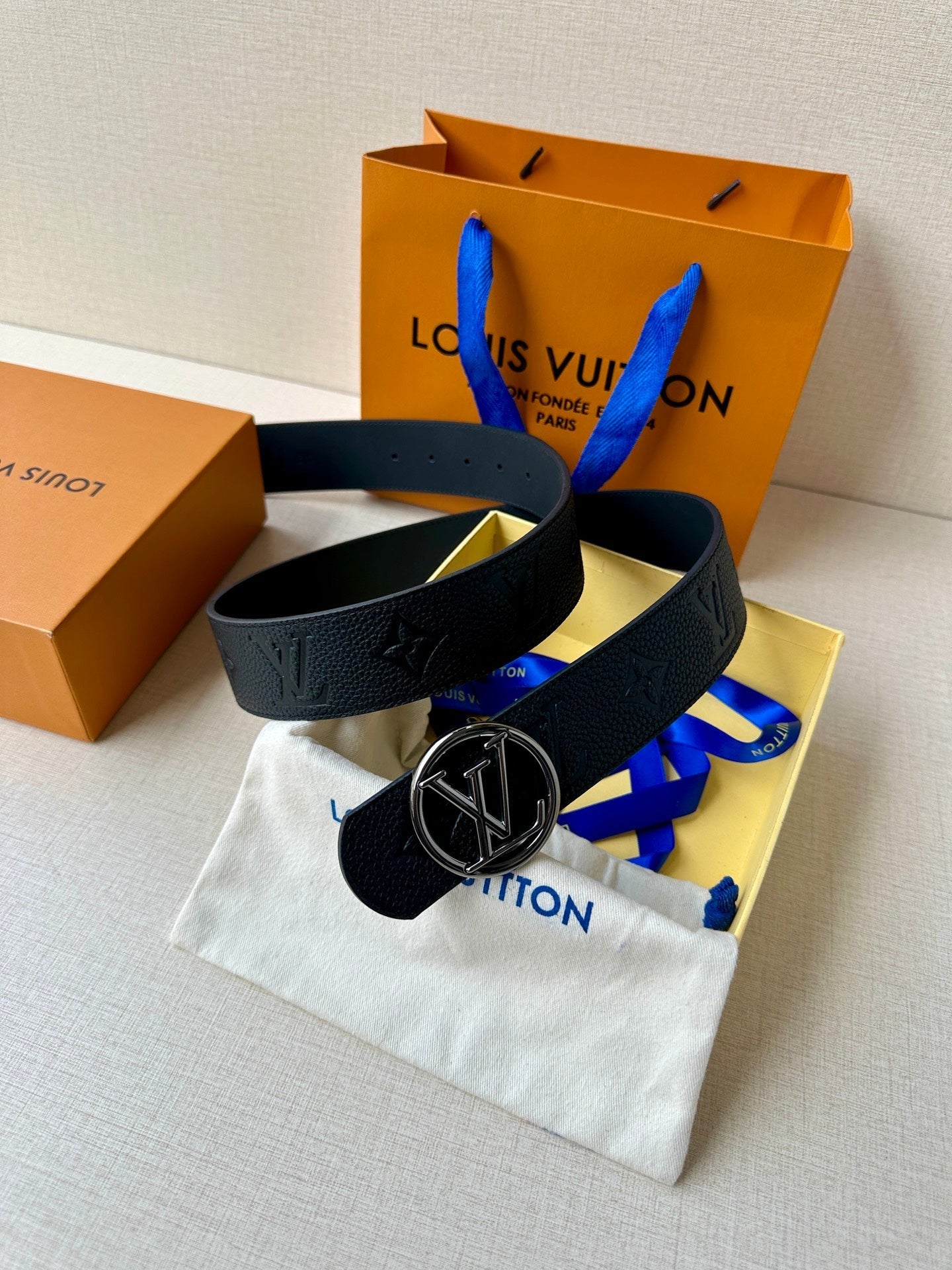 LV 25S BELT 40 MM IN BLACK CALFSKIN WITH SILVER HARDWARE 593263