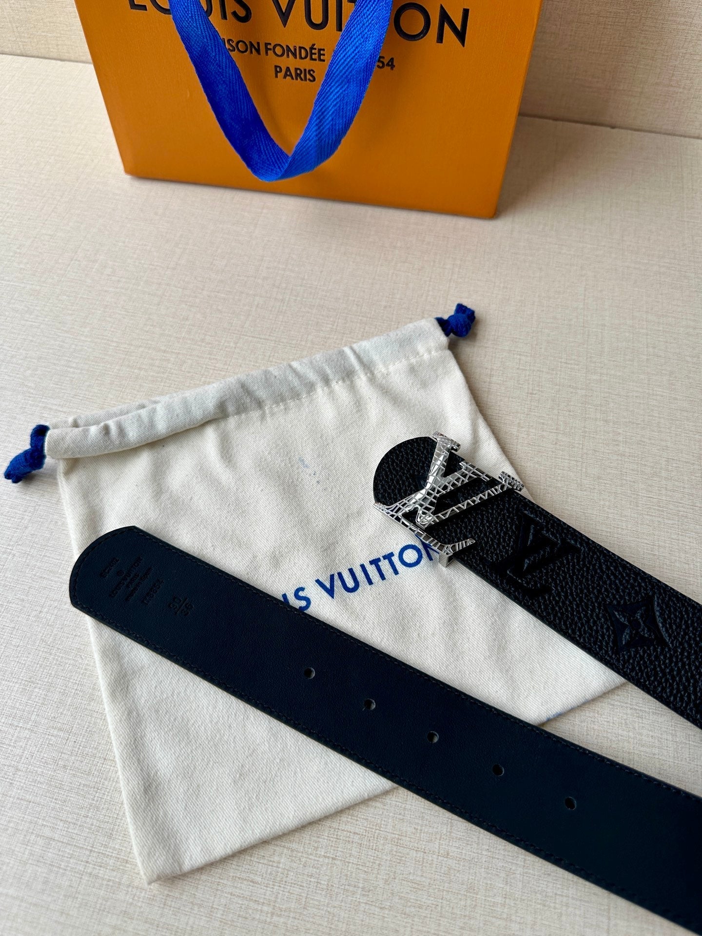 LV 25S BELT 40 MM IN BLACK CALFSKIN WITH SILVER HARDWARE 593265