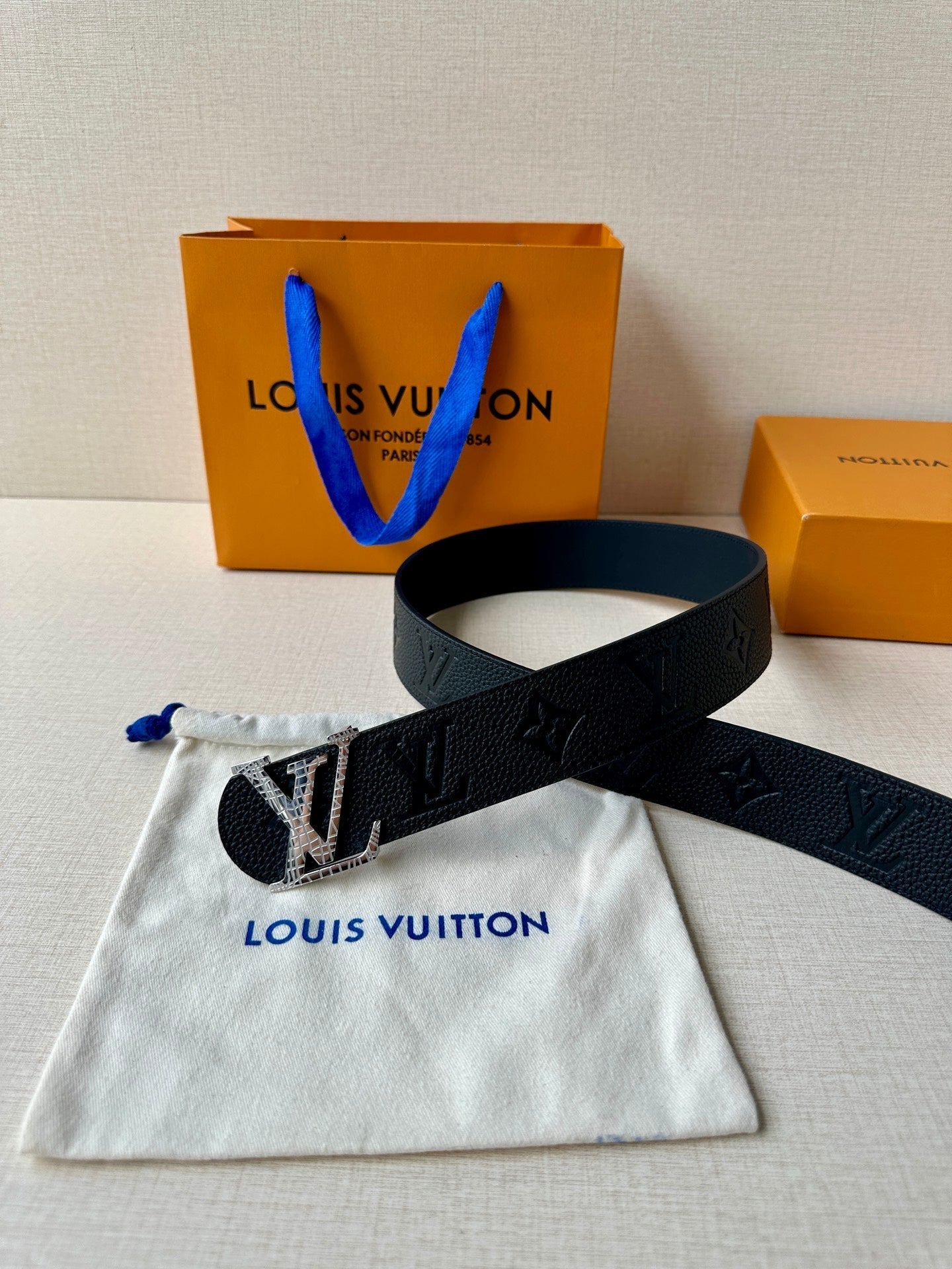 LV 25S BELT 40 MM IN BLACK CALFSKIN WITH SILVER HARDWARE 593265