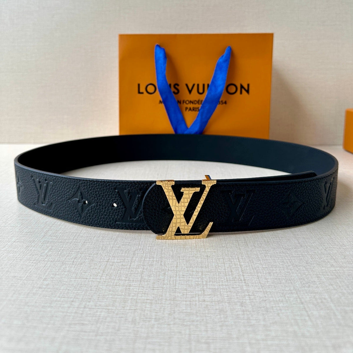 LV 25S BELT 40 MM IN BLACK CALFSKIN WITH GOLD HARDWARE 593265