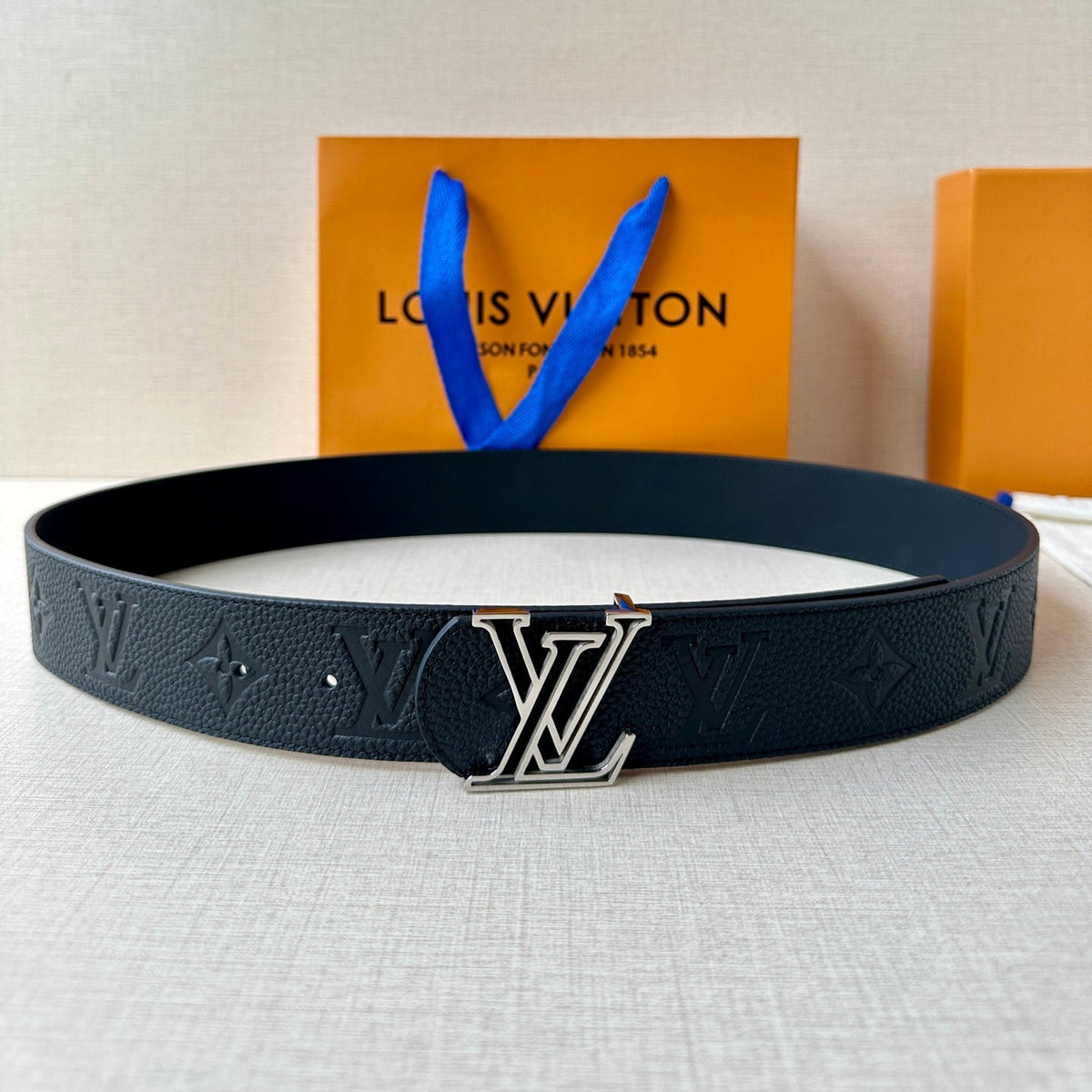 LV 25S BELT 40 MM IN BLACK CALFSKIN WITH SILVER HARDWARE 593266