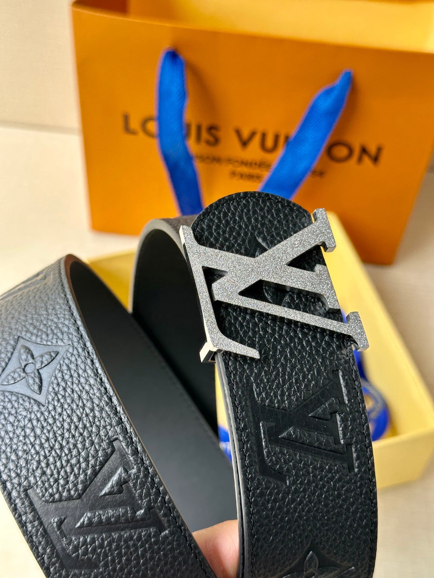 LV 25S BELT 40 MM IN BLACK CALFSKIN WITH SILVER HARDWARE 593267