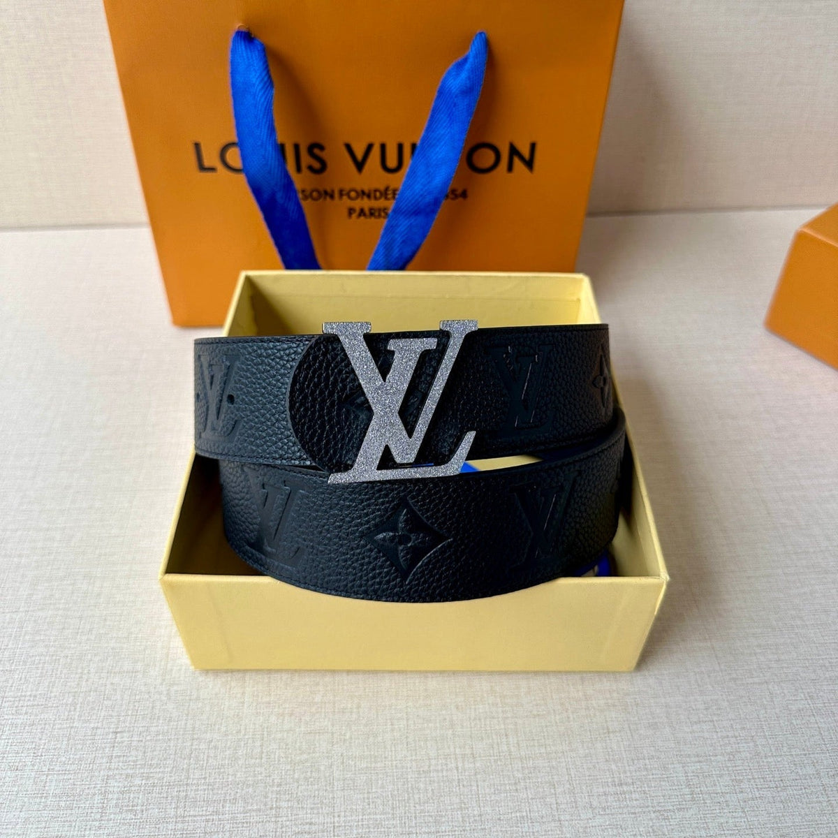 LV 25S BELT 40 MM IN BLACK CALFSKIN WITH SILVER HARDWARE 593267