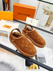 LV WOMEN'S COSY FLAT COMFORT CLOGS IN RUSSET BROWN MONOGRAM SUEDE