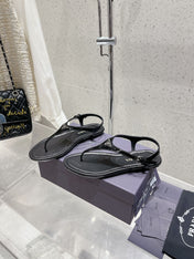 PRA PATENT LEATHER THONG SANDALS BLACK