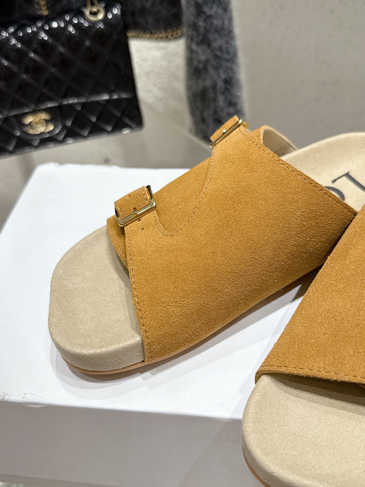 LOEWE 26S EASE SLIDE IN CAMEL BROWN SUEDE