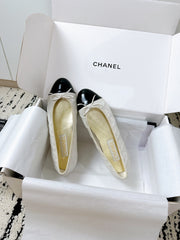 BALLET FLATS BOW IN WHITE CALFSKIN QUILTED AND BLACK GLOSSY