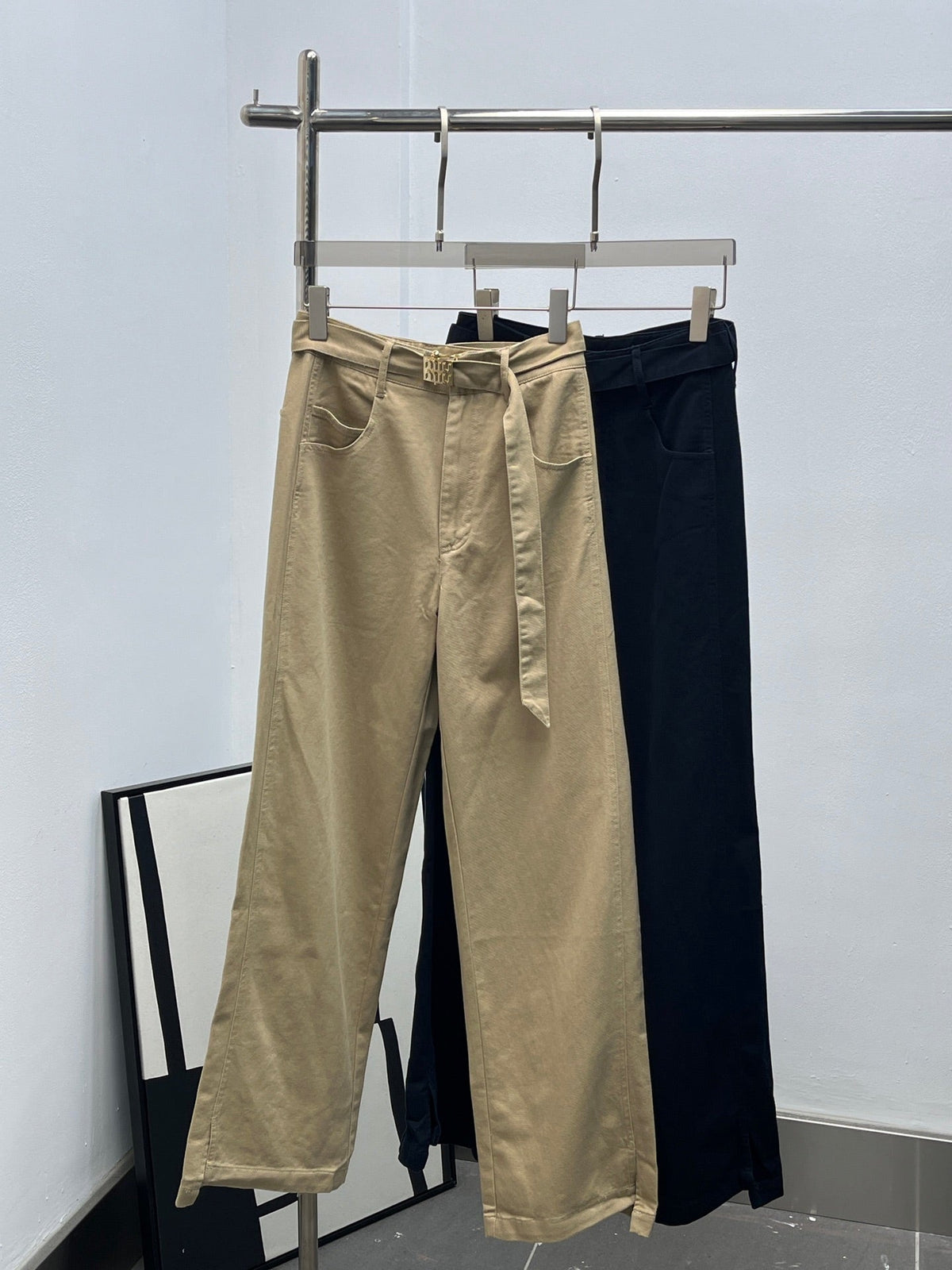 MIUMIU STRAIGHT-LEG KHAKI PANTS STYLE 281