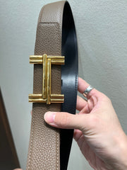 HM TRAVERSE BELT BUCKLE & REVERSIBLE COFFEE BROWN AND BLACK LEATHER STRAP 38 MM GOLD HARDWARE