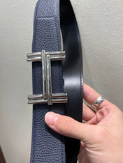 HM TRAVERSE BELT BUCKLE & REVERSIBLE NAVY BLUE LEATHER STRAP 38 MM SILVER HARDWARE