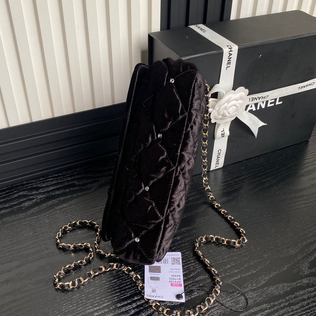 FLAP BAG 23 ATTACHED DIAMOND IN BLACK VELVET GOLD HARDWARE