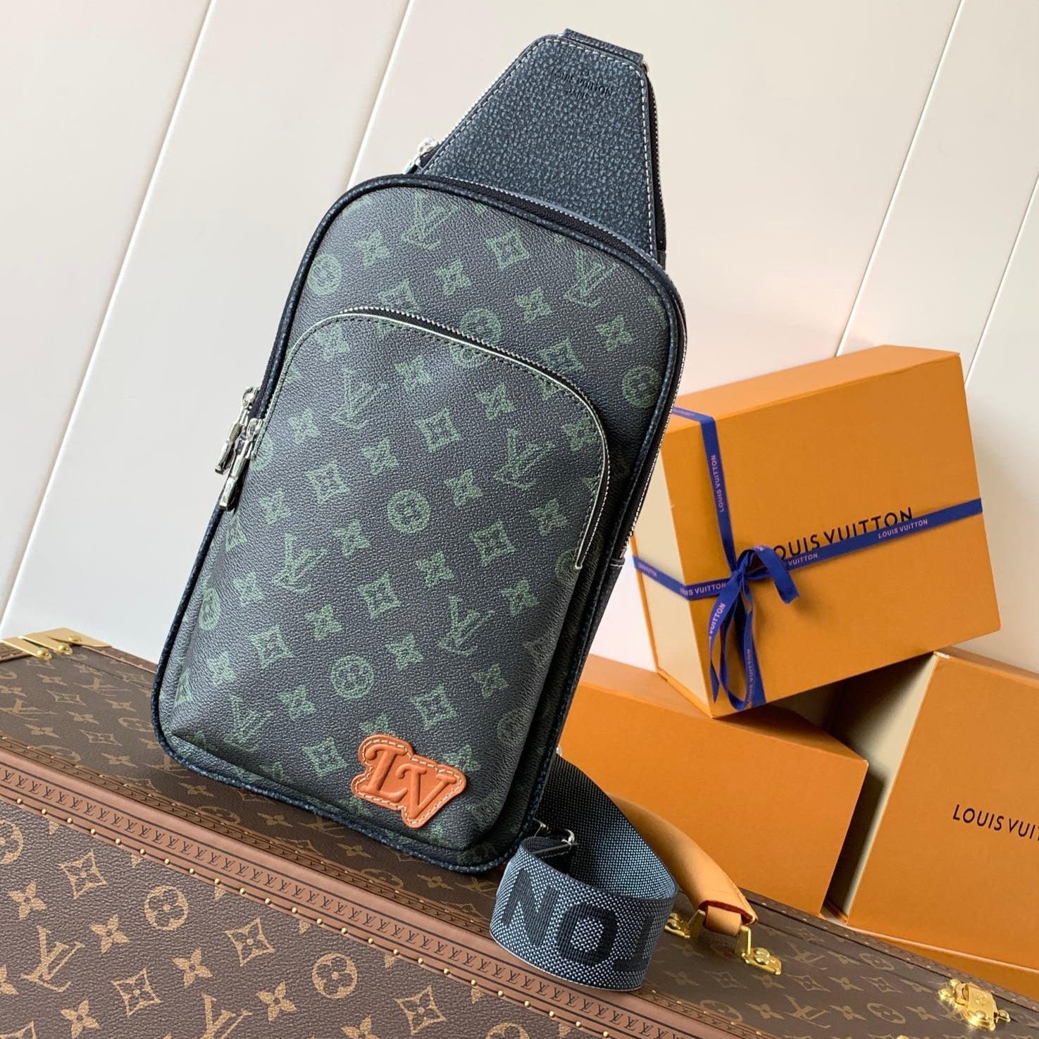 AVENUE SLINGBAG 31 IN BLACK MONOGRAM CANVAS WITH BROWN LOGO