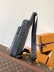 AVENUE SLINGBAG 31 IN BLACK MONOGRAM CANVAS WITH BROWN LOGO